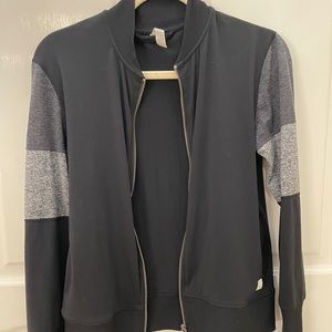 Vuori XS hoodie zipper is broken otherwise GUC